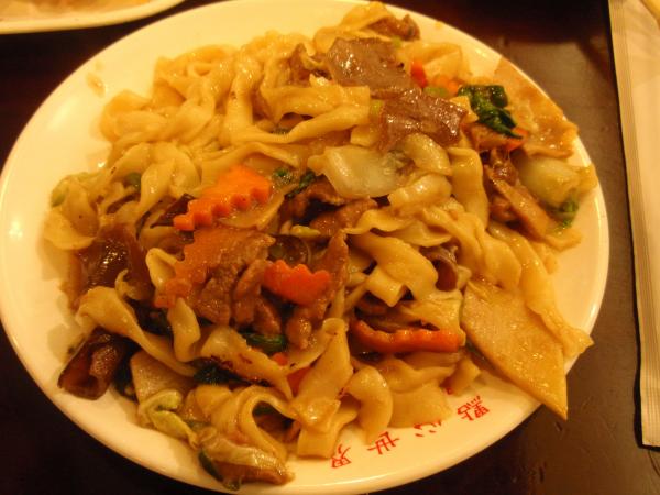 台北駅２階のレストランの牛肉炒麺